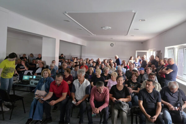 Javna tribina_Pluska