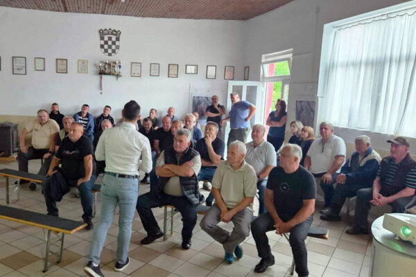 Javna tribina_Donji Emovci